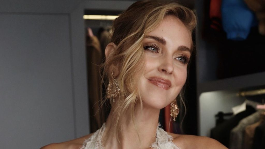 Chiara Ferragni con un moño italiano con ondas