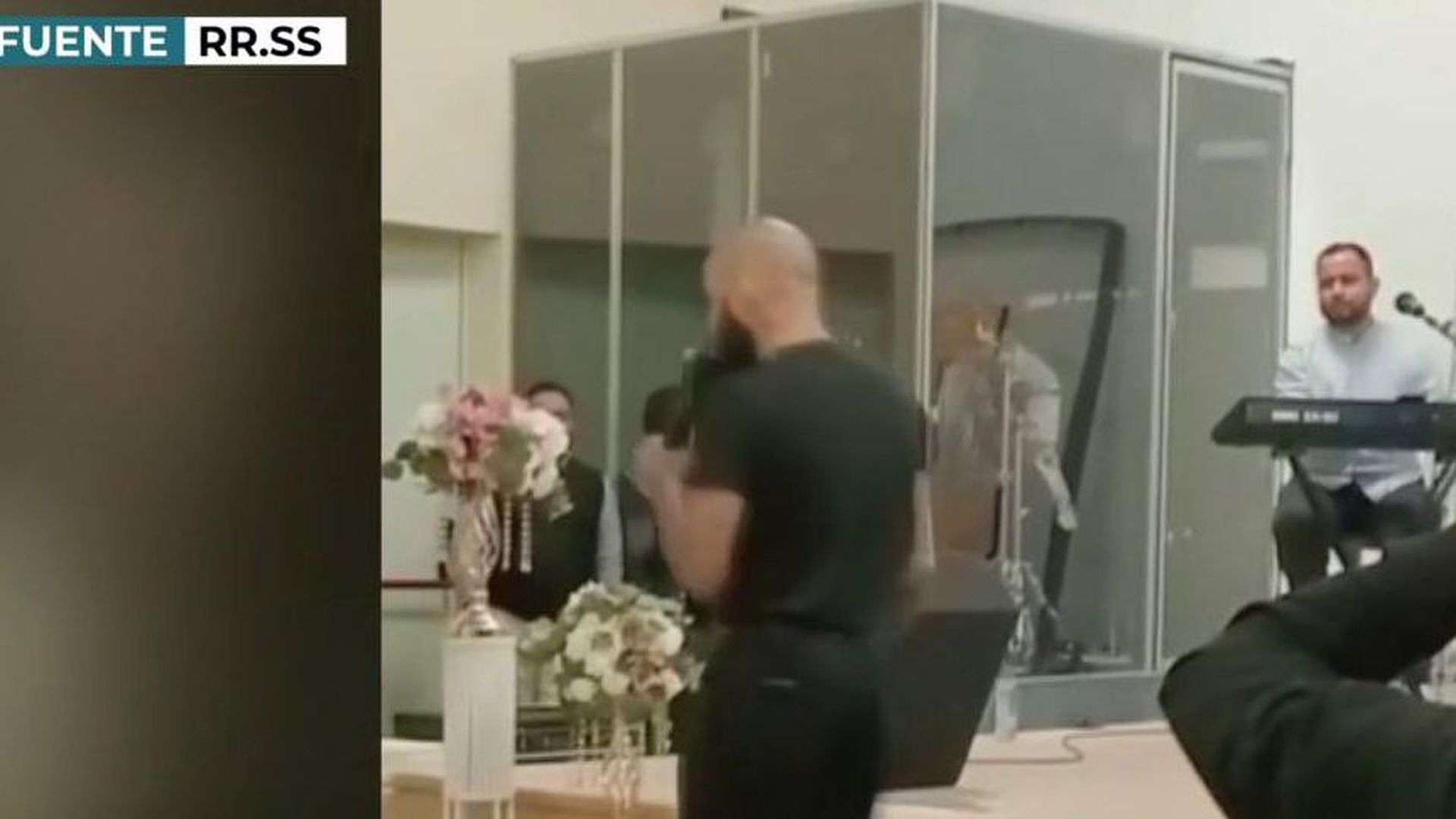 Dani Alves se convierte en predicador en una iglesia de Girona