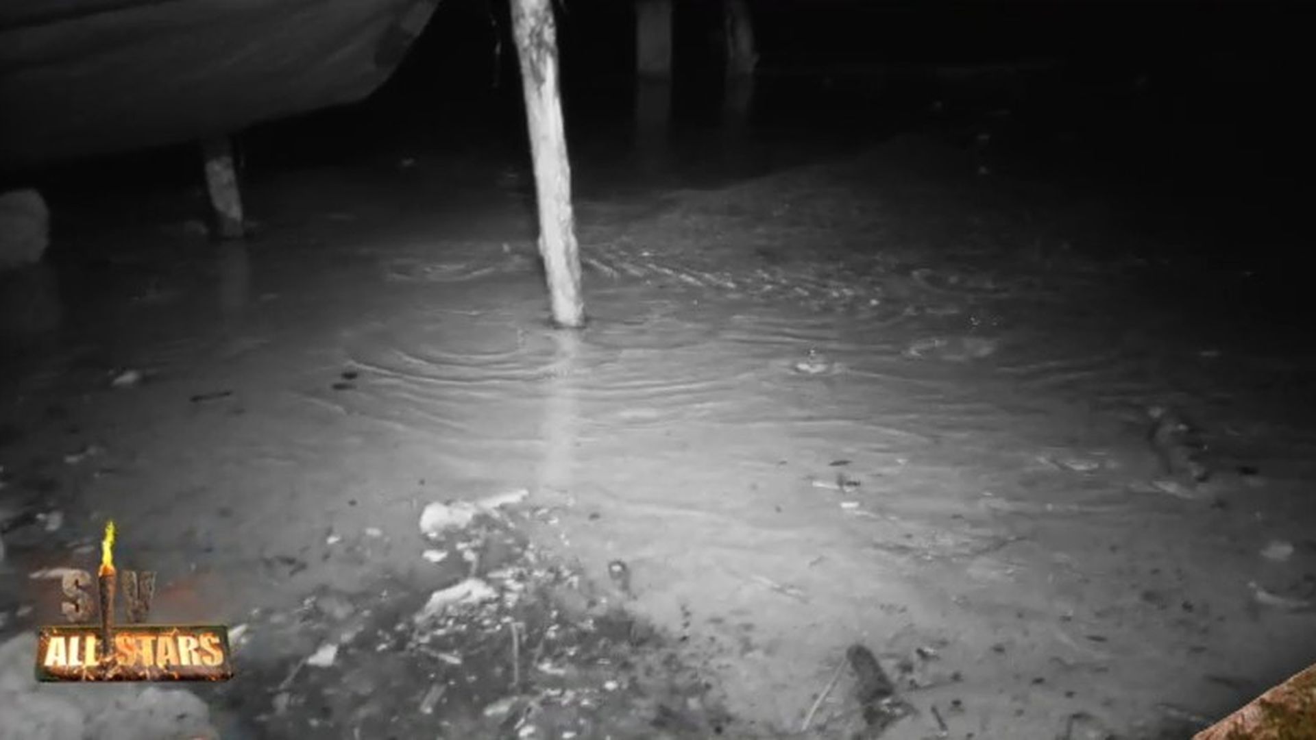 El tremendo temporal arrasa por completo ''Playa Leyenda'