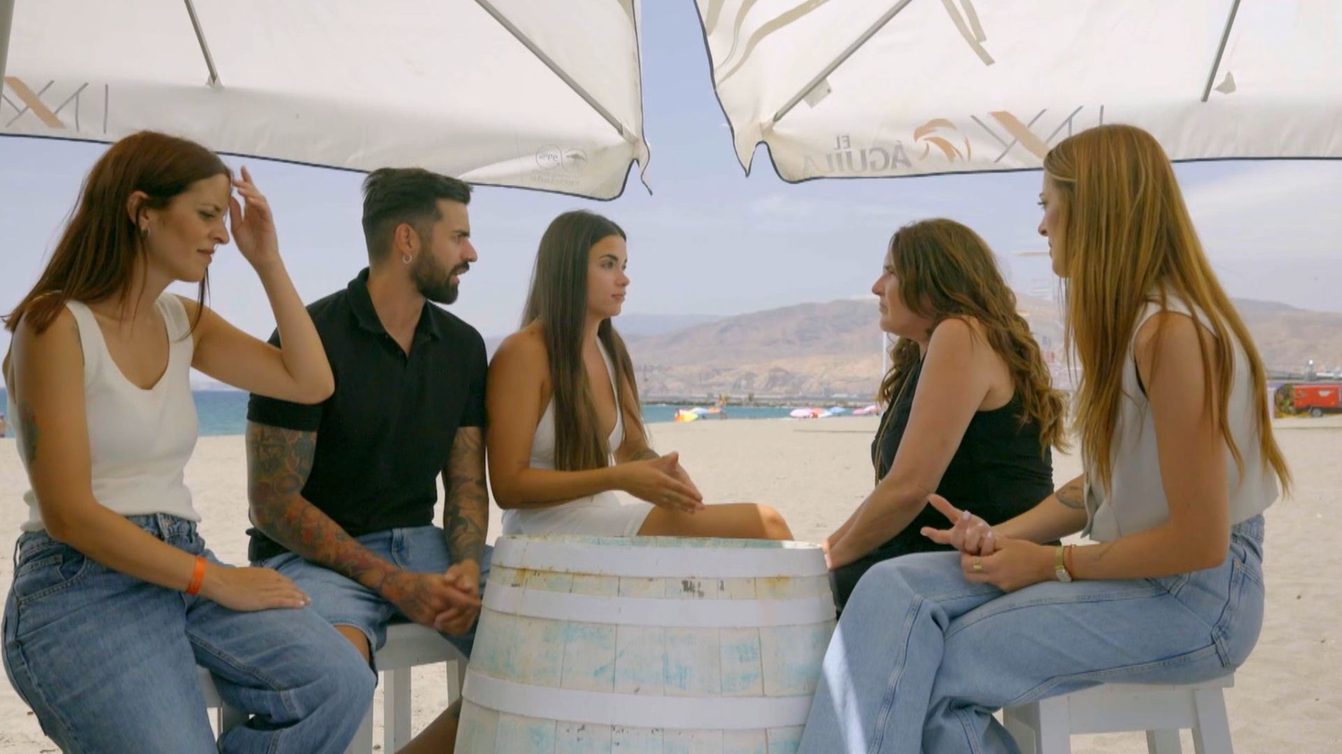 Nieves estalla ante su pareja Lorenzo y sus hermanas en la despedida de los familiares en 'Rumbo a La isla de las tentaciones 9': "¿De qué estoy quedando?"