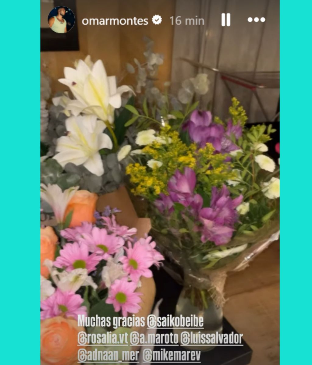 Omar Montes recibe flores de compañeros de profesión