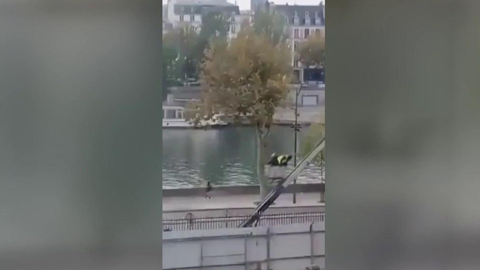 Robo en el Louvre: el ADN delata a dos detenidos, pero la noticia complica encontrar las joyas Robo en el Louvre: el ADN delata a dos detenidos, pero la noticia complica encontrar las joyas