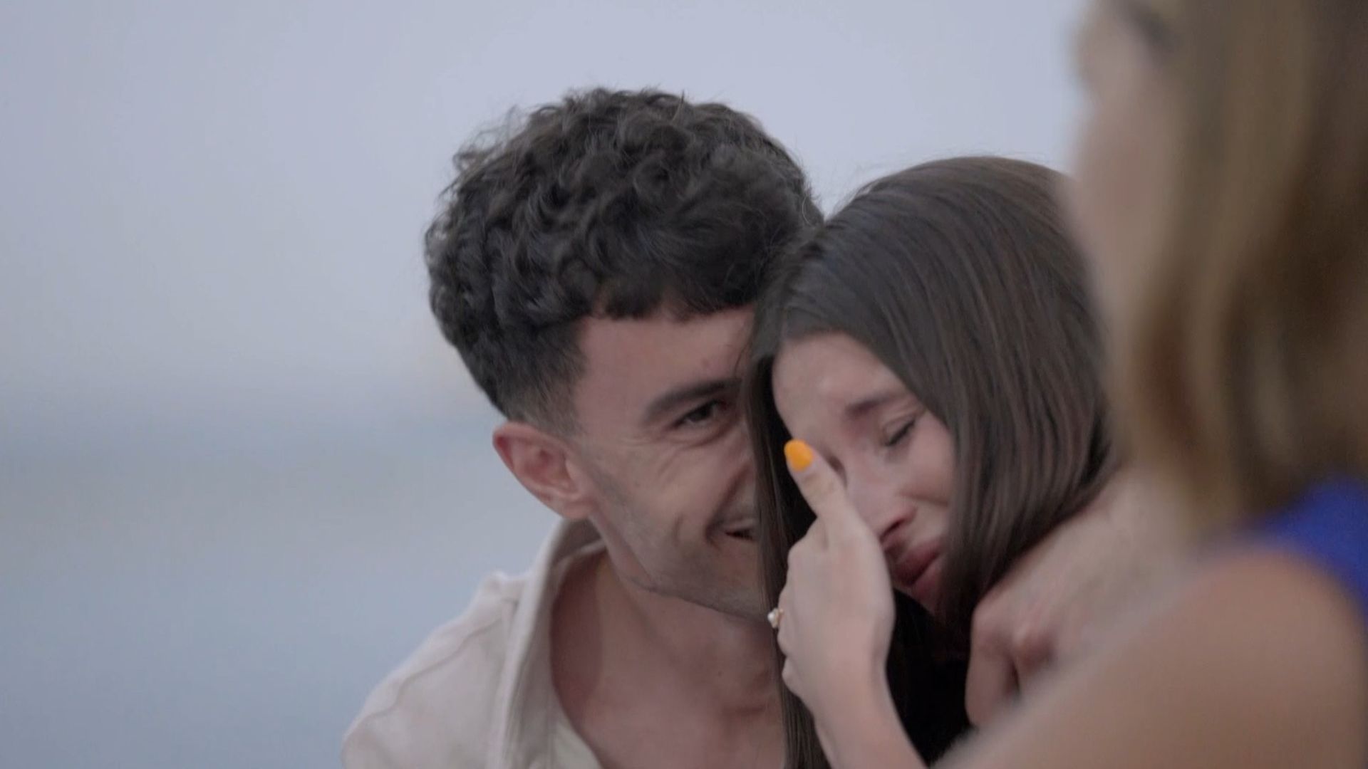 Sandra rompe a llorar ante las palabras de la madre de su novio, Juanpi, antes de partir hacia 'La isla de las tentaciones 9': "No me gustaría perderte"