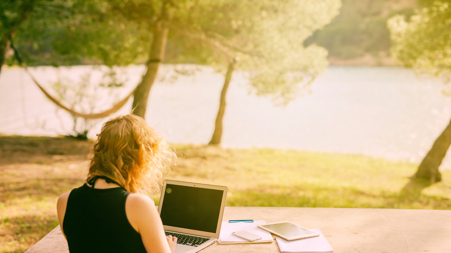 Trabajar al lado de una ventana o desayunar al sol puede influir mucho