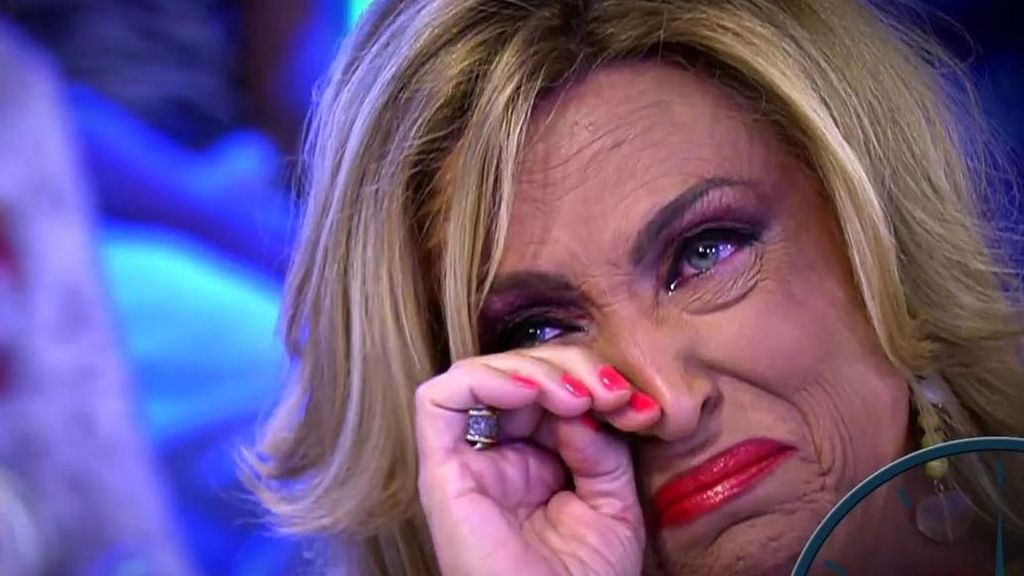 ‘El tiempo justo’ muestra la imagen más dura de Lydia Lozano: derrumbada en plena calle mientras su marido continúa ingresado