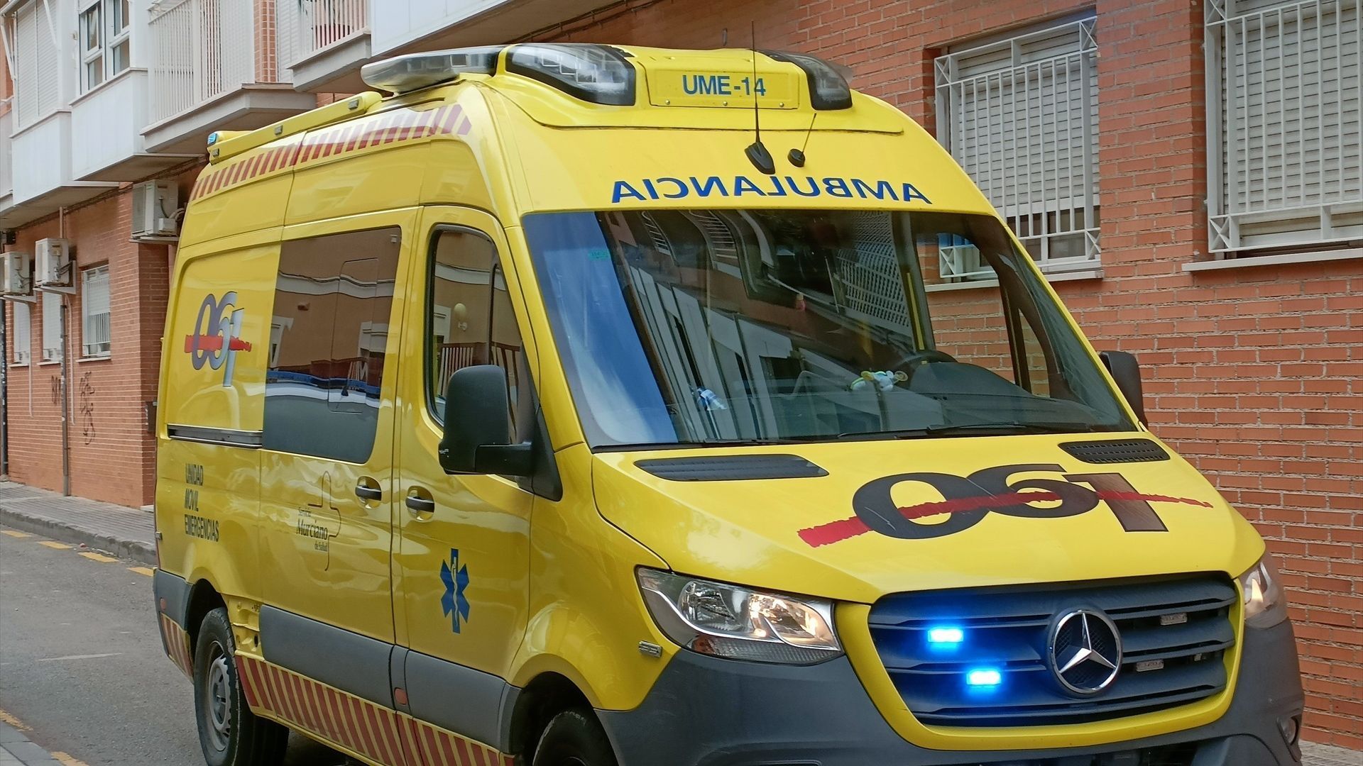 Ambulancia de los Servicios de Emergencias 061