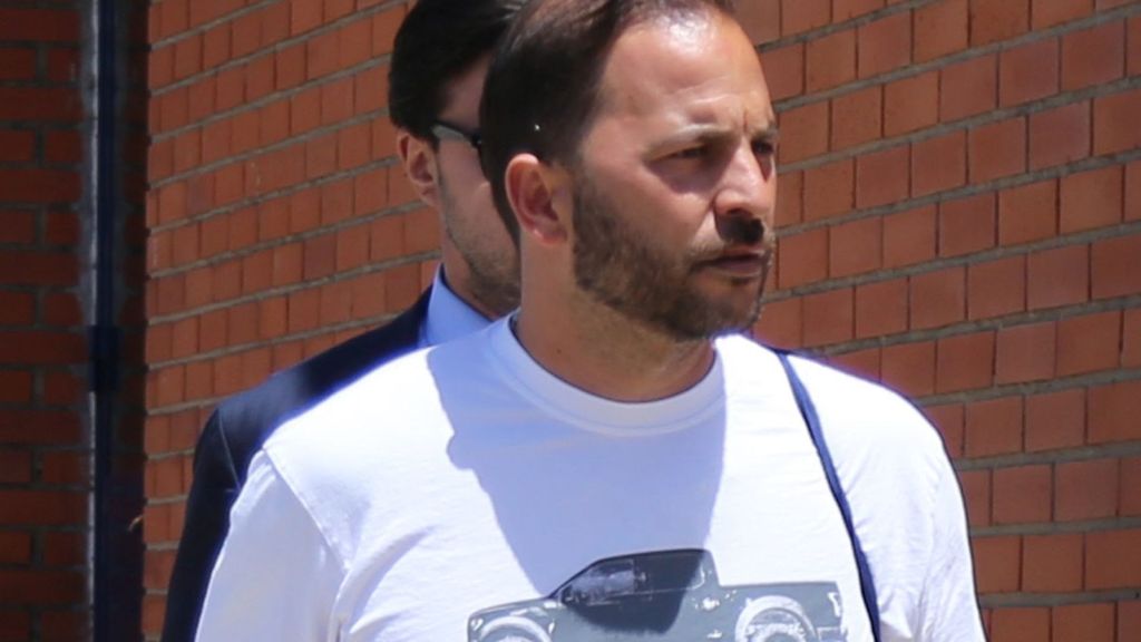 Antonio Tejado saliendo de la cárcel en 2024