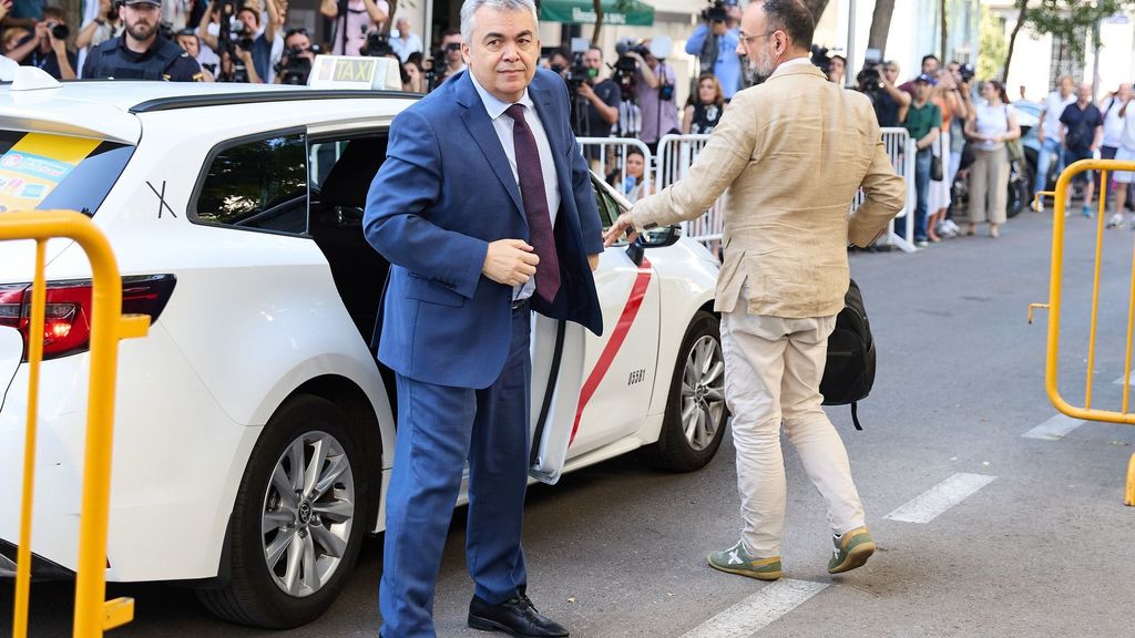 Archivo - El exsecretario de Organización del PSOE Santos Cerdán a su llegada a declarar en el Tribunal Supremo, a 30 de junio de 2025, en Madrid