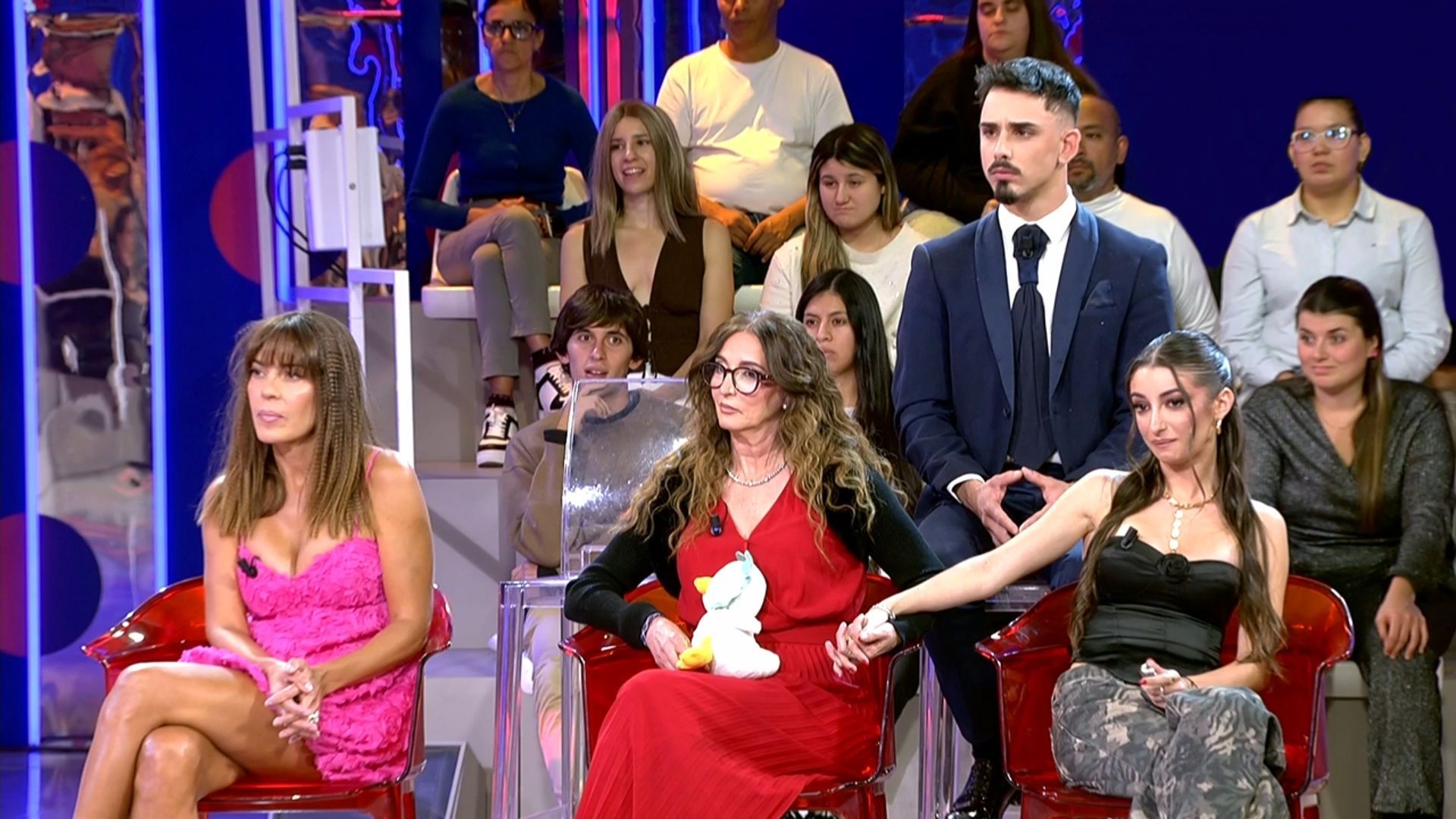 Dos no seguirán en el proceso