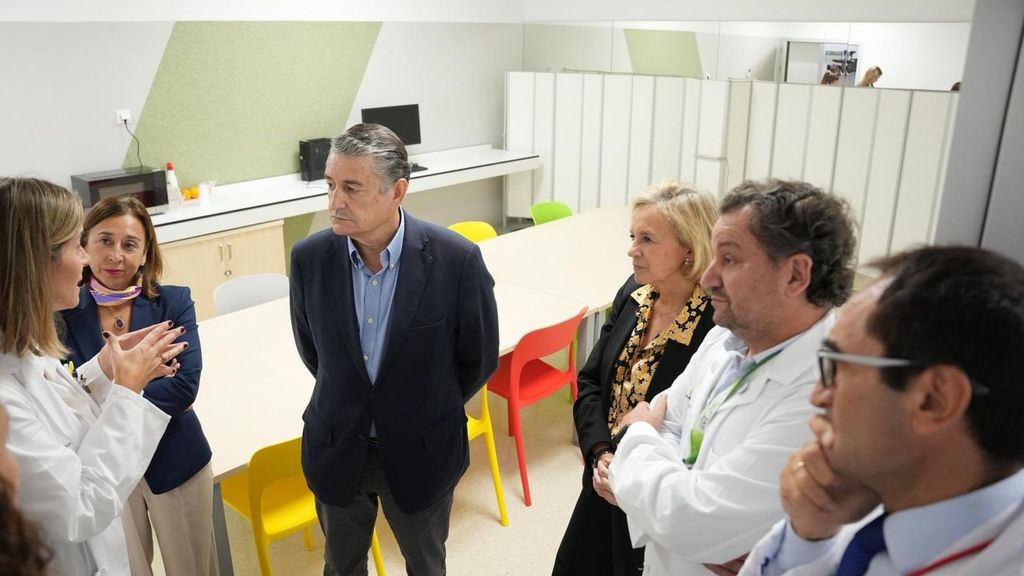 El consejero de Sanidad Antonio Sanz en la inauguración del primer hospital de día intensivo para TCA