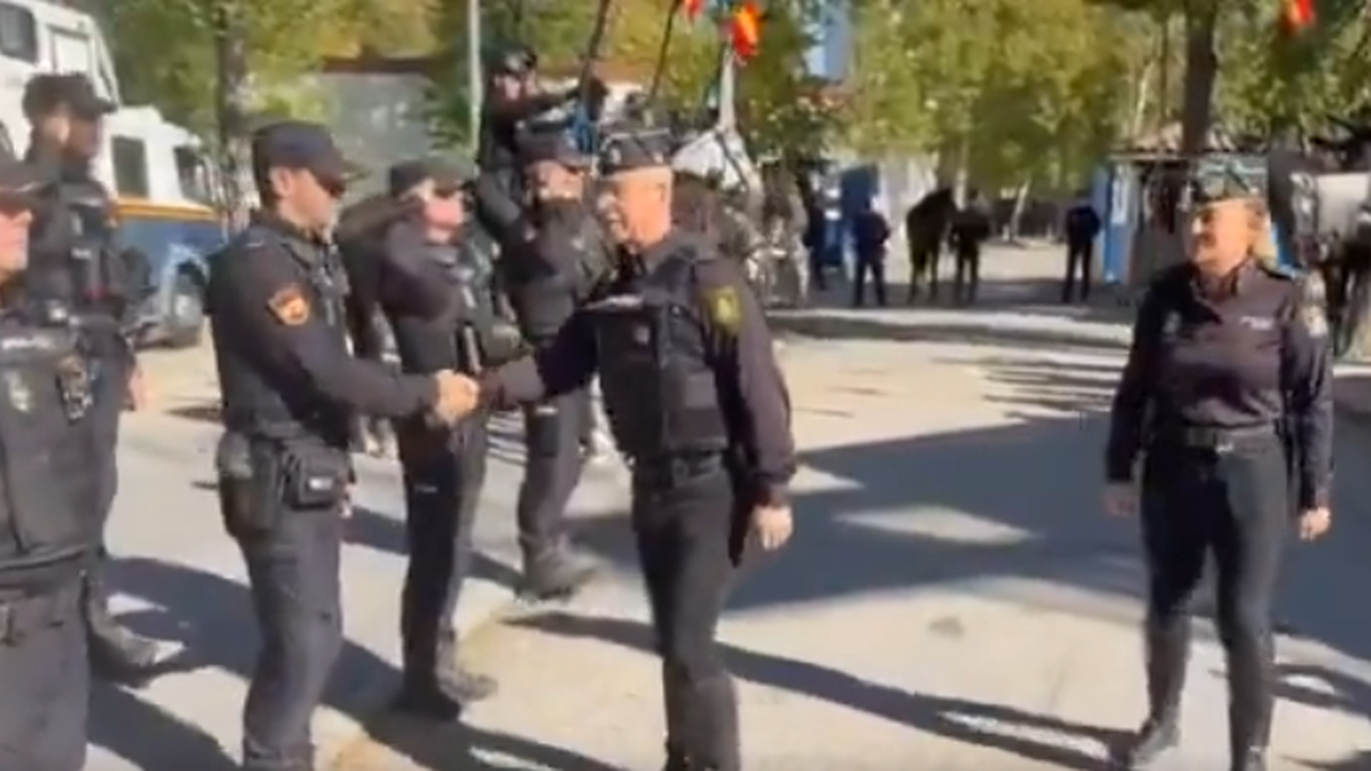 El emotivo homenaje de la Policía Nacional al padre de Dani Carvajal tras 39 años de servicio