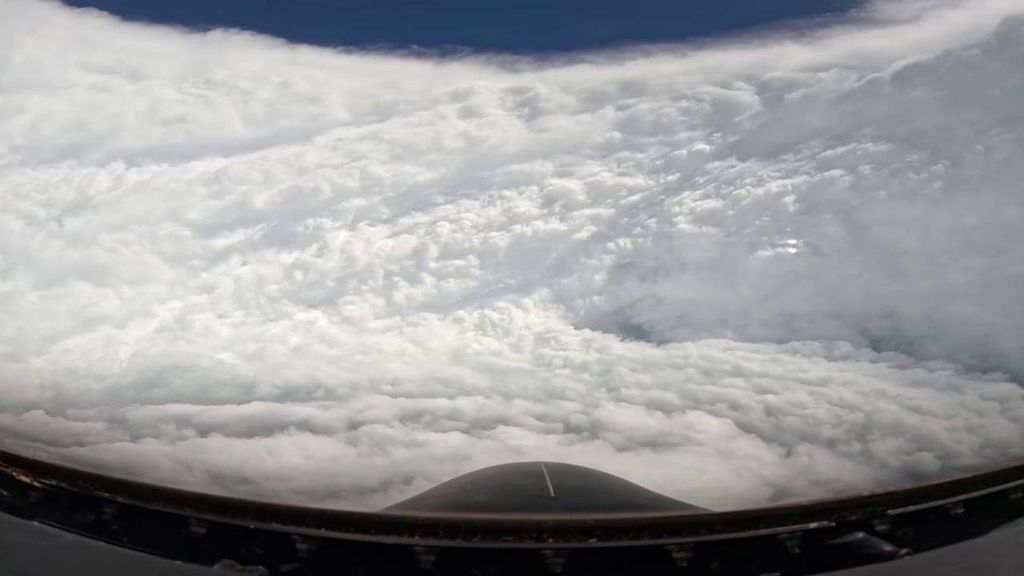 El ojo del Huracán Melissa, que ha pasado de categoría 1 a 5 en 24 horas es "el infierno en la tierra"