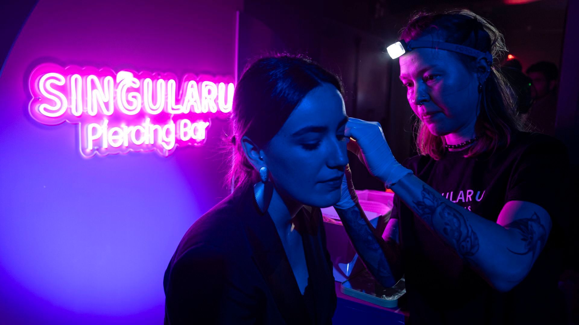 El stand de piercings de Singularu, para los más atrevidos de la fiesta de los GenZ Awards El stand de piercings de Singularu, para los más atrevidos de la fiesta de los GenZ Awards