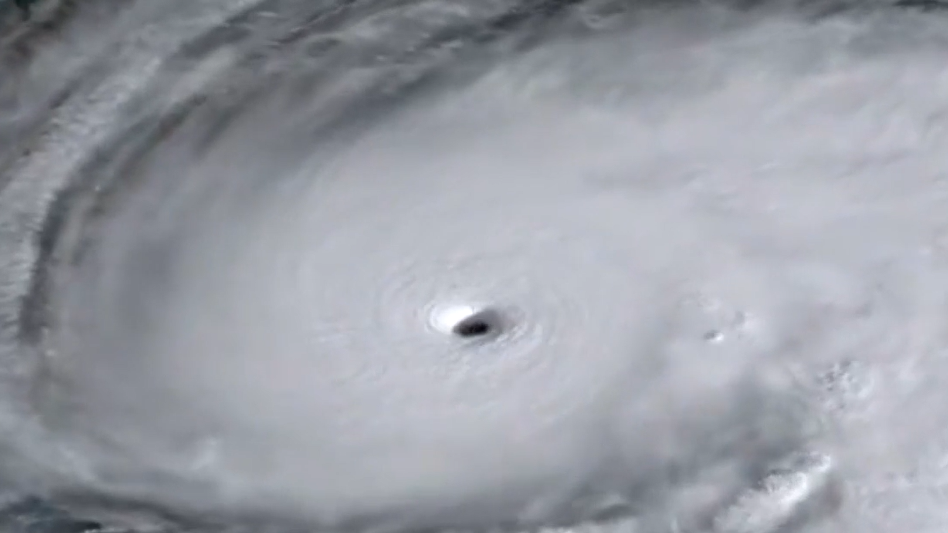 El ojo del Huracán Melissa, que ha pasado de categoría 1 a 5 en 24 horas es "el infierno en la tierra"