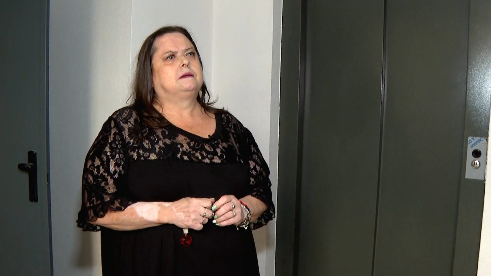 La pesadilla de Toñi, una de las afectadas por la DANA que lleva un año sin ascensor: "Tengo obesidad mórbida y reúma"
