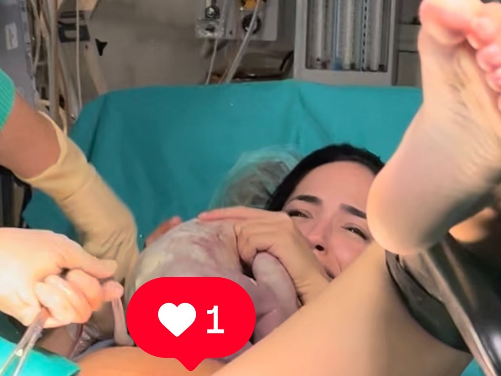 Lucía Sánchez comparte una foto inédita del parto de su hija