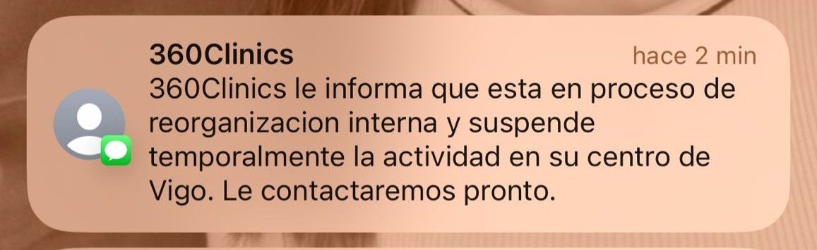 Mensaje recibido por un paciente de la clínica cerrada repentinamente en Vigo