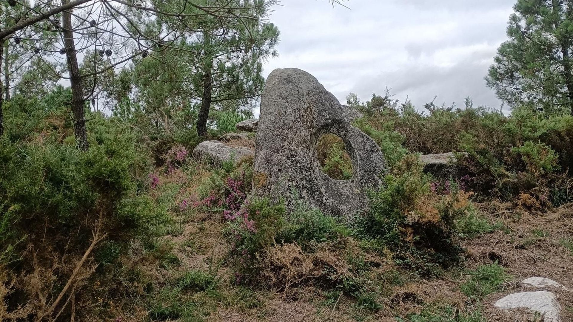 Pedra Furada, ubicada en el Monte Faro de Vimianzo
