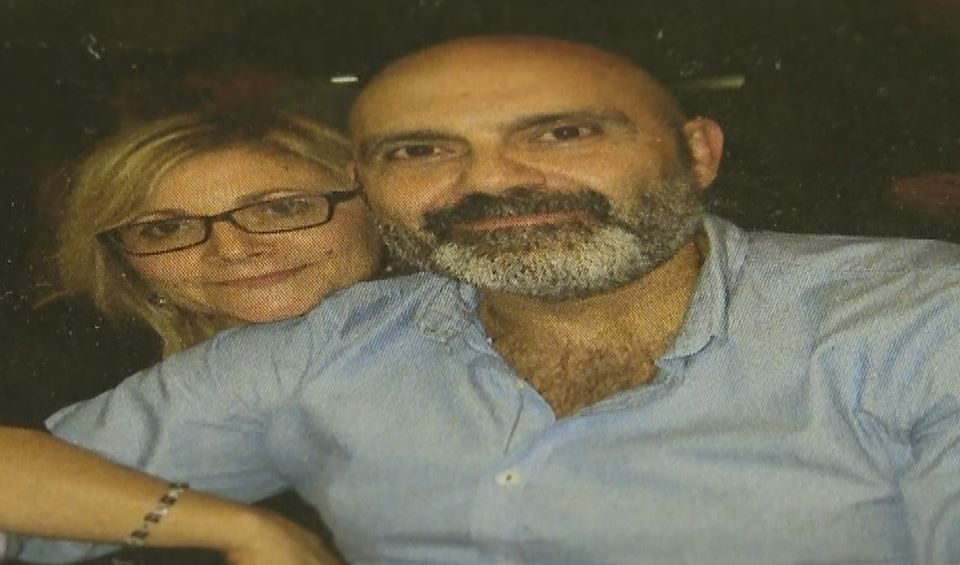 Una foto de María Ángeles junto a su marido