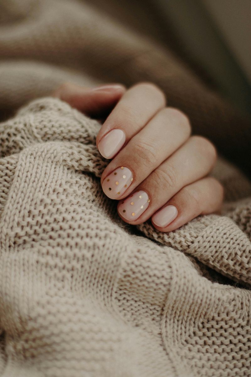 Uñas con lunares, tendencia para el otoño
