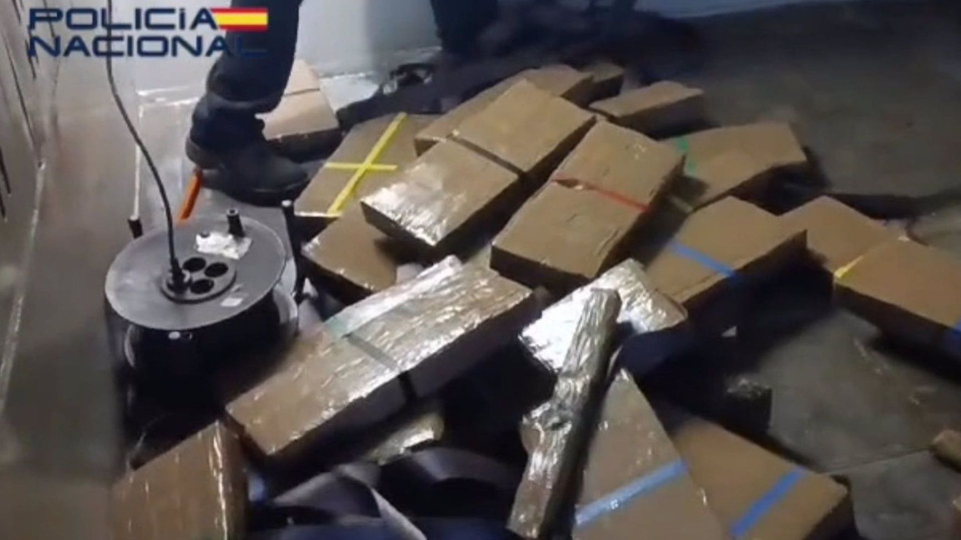 Bloques de hachís en un camión interceptado en Algeciras