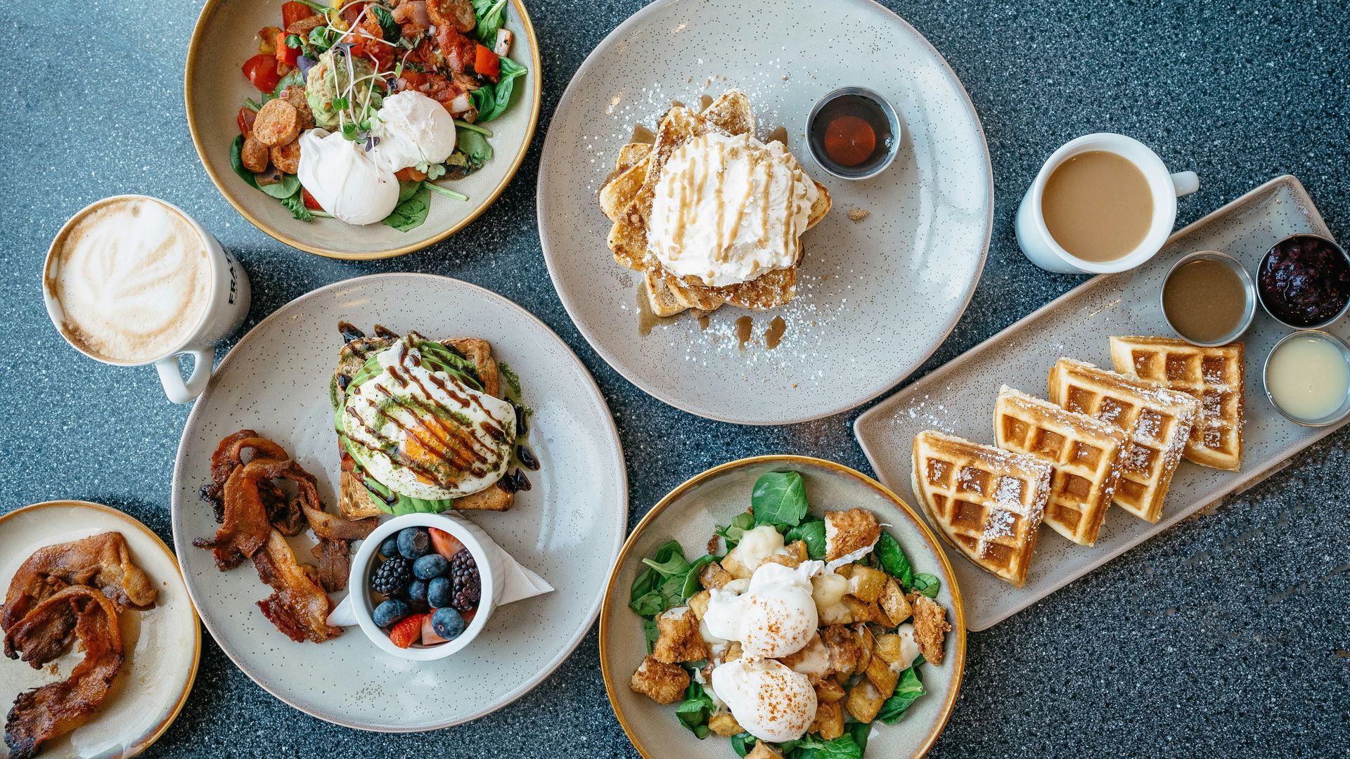 El brunch coincide en hora con el aperitivo, pero que no tiene nada que ver