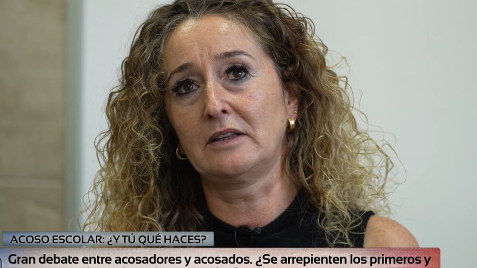 Una joven que fue acosadora y acosada en el colegio abandona el debate tras el duro testimonio compartido por su madre