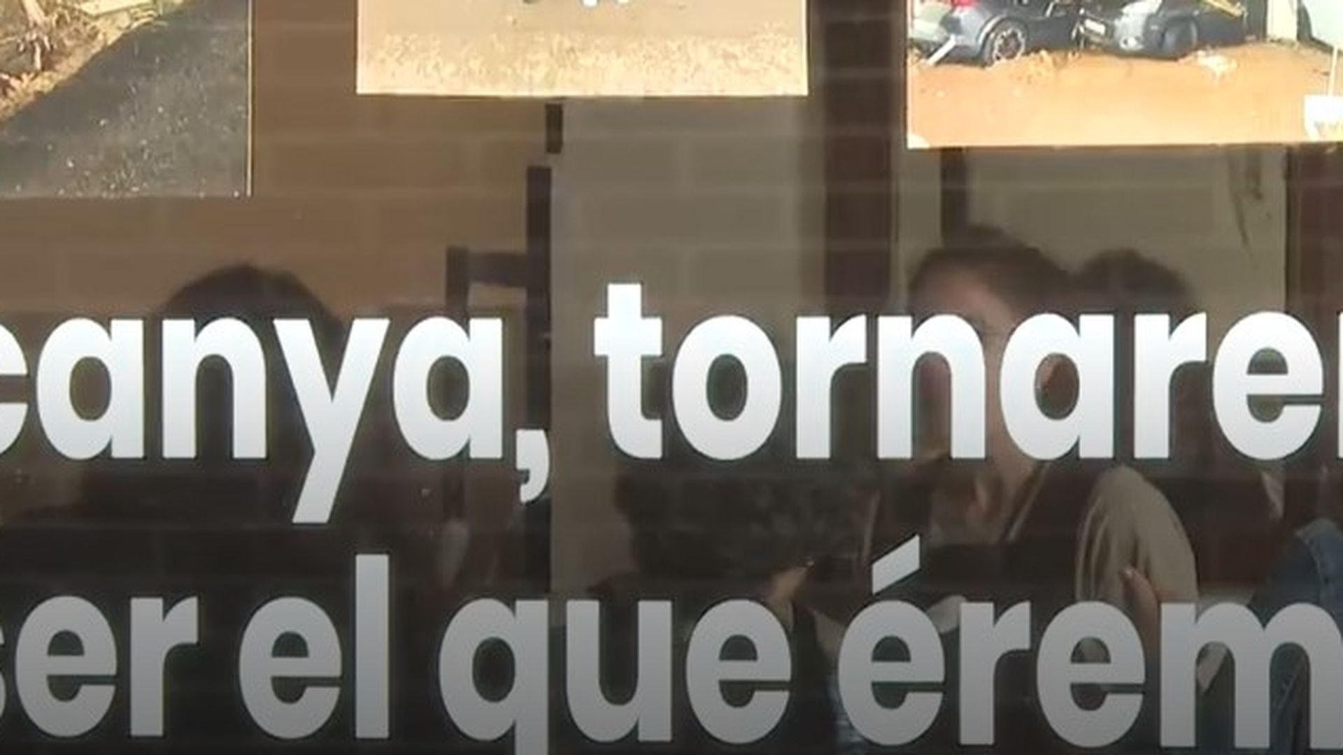 Carteles en las tiendas de Picanya