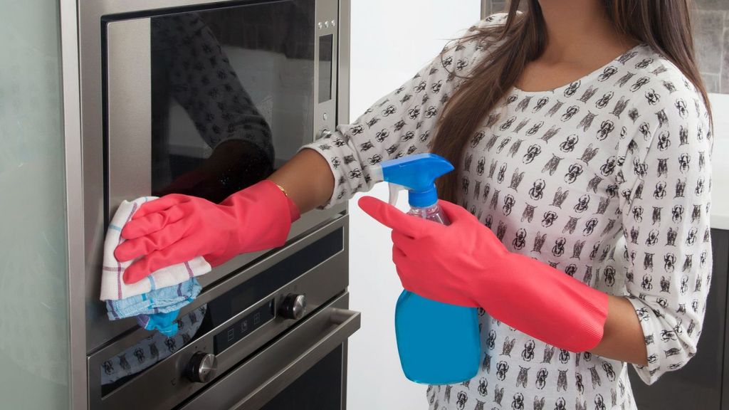 Cómo limpiar los electrodomésticos y que no queden huellas en los cristales