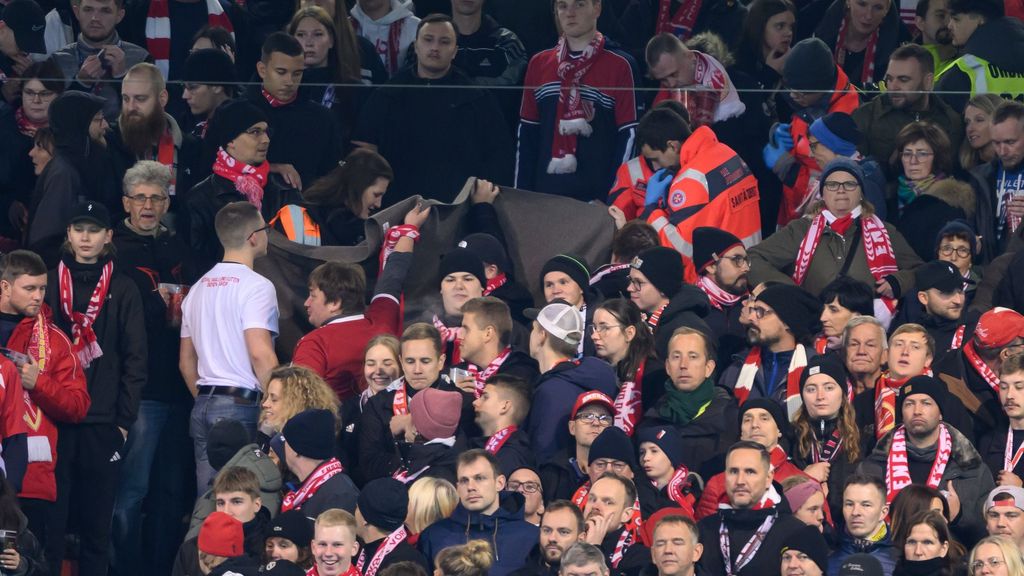 El aficionado falleció en el hospital tras la urgencia médica que le obligó a trasladarse desde