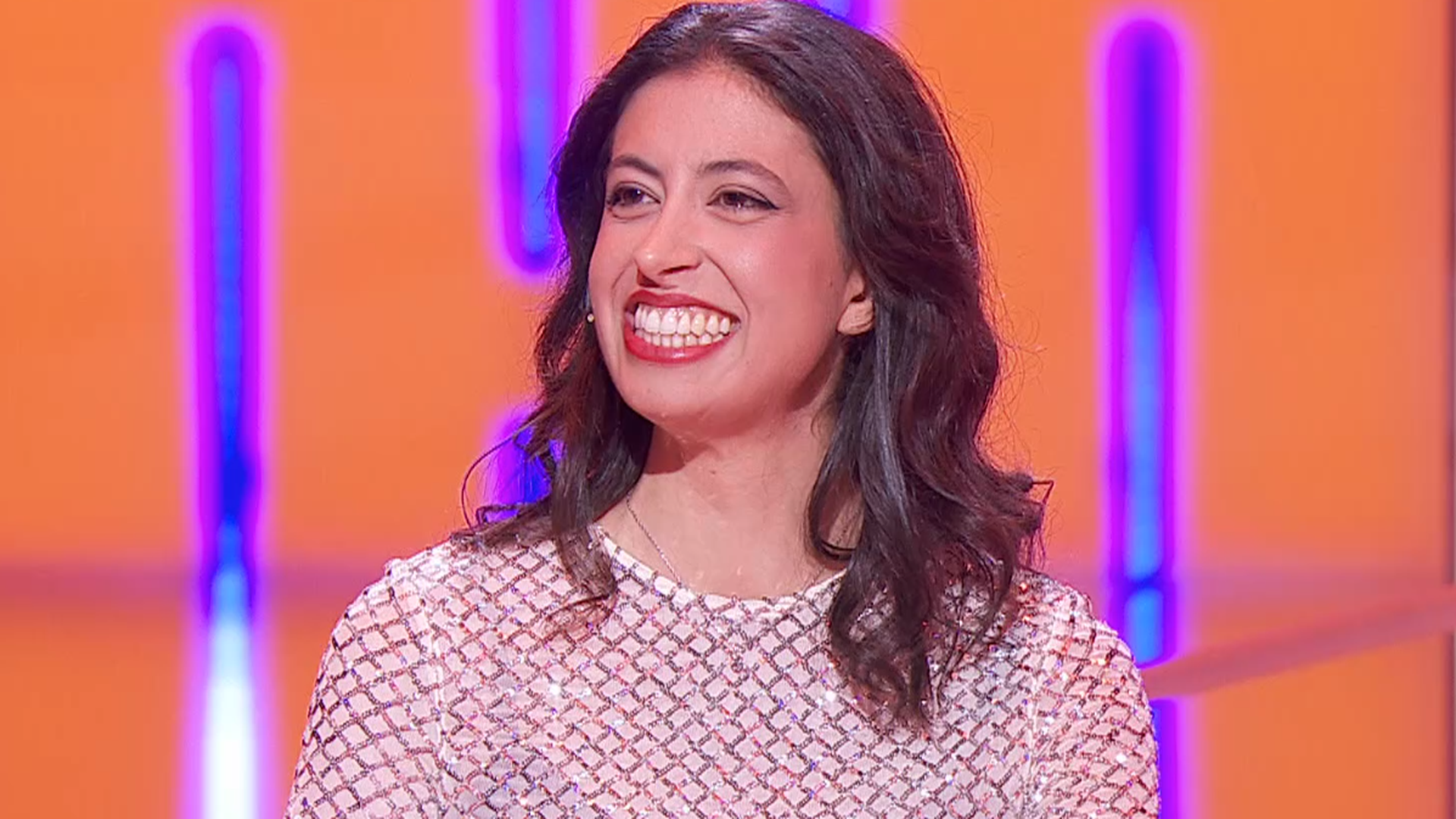 El extraño tatuaje de una concursante revoluciona el plató de 'Agárrate al sillón': "¿Qué significa?"