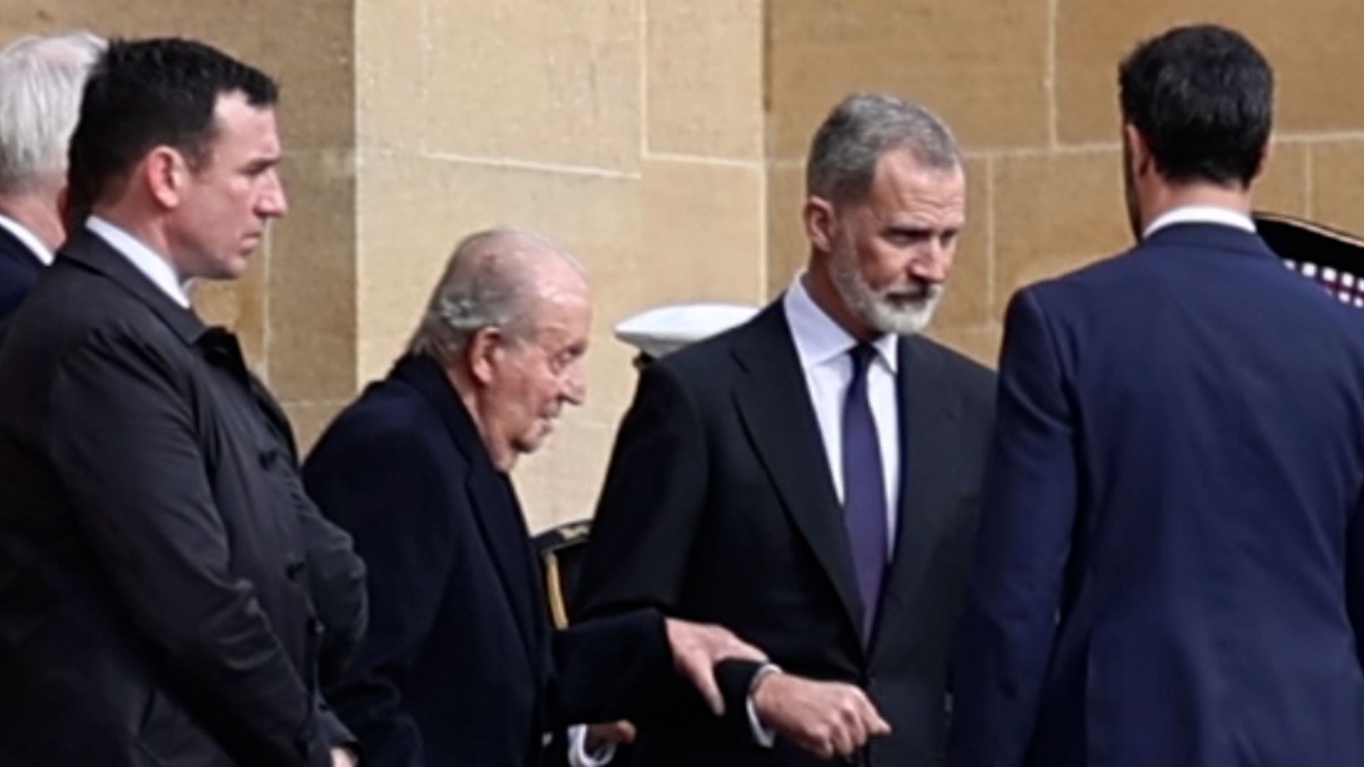 El rey Juan Carlos y su hijo, Felipe VI