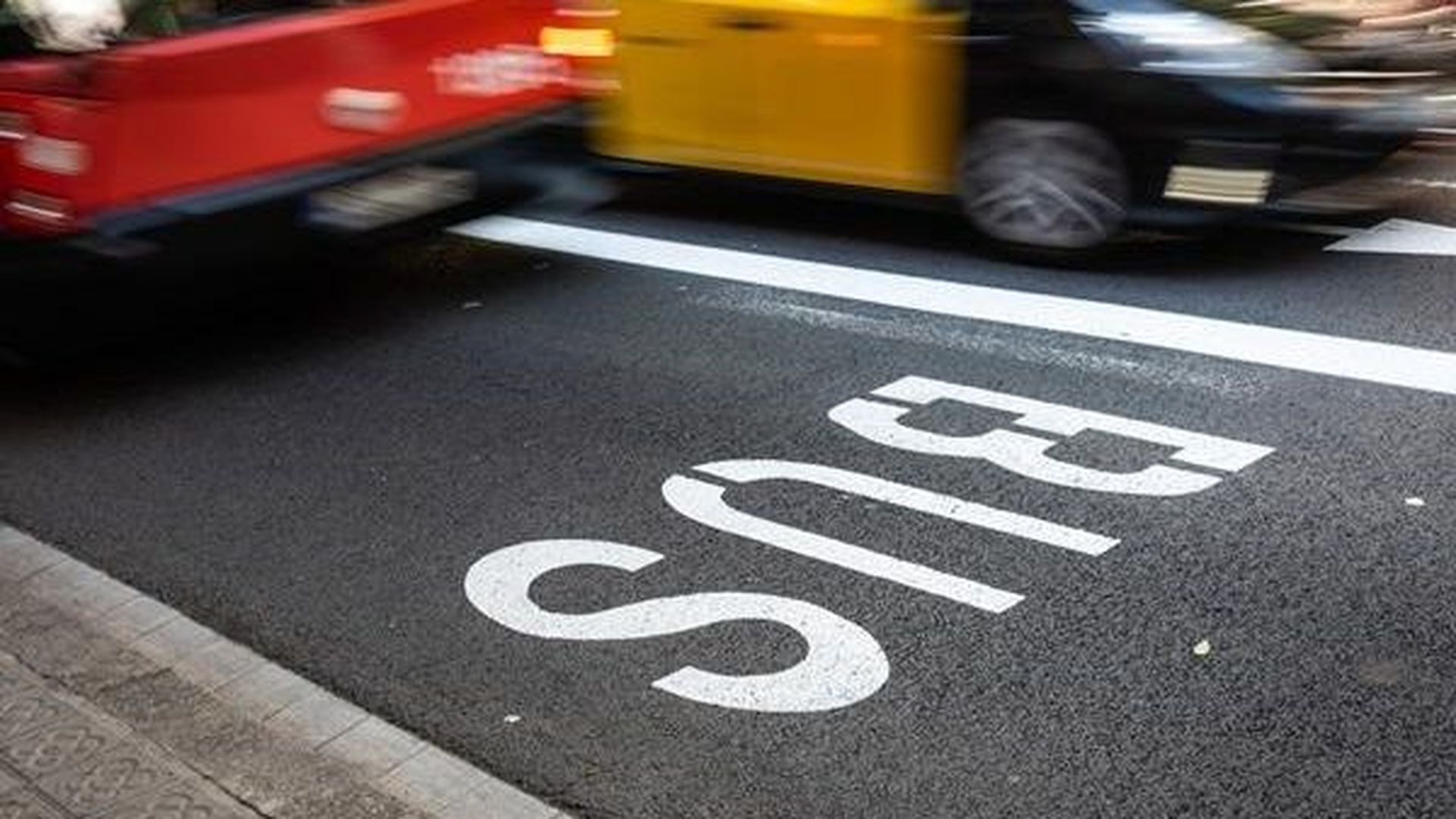 Imagen de archivo de autobús en Barcelona
