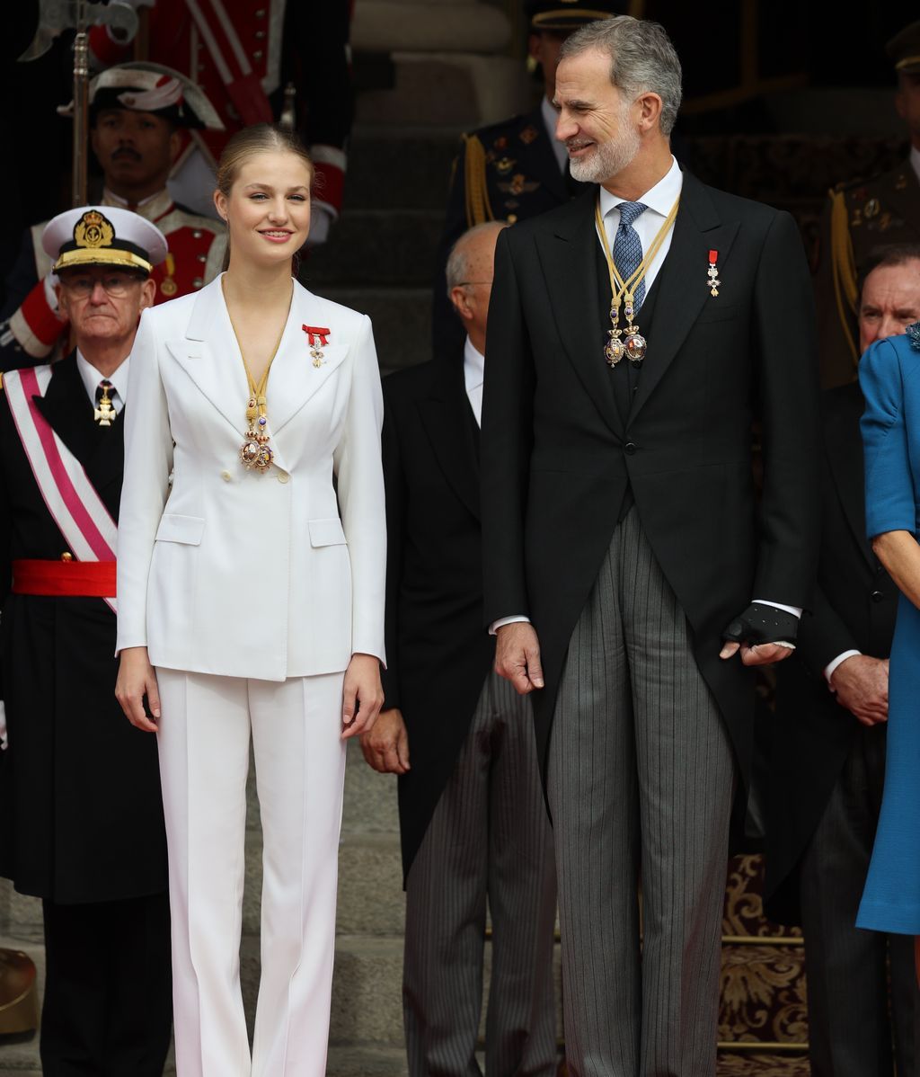 La princesa Leonor y el rey Felipe a la salida tras el acto de jura de la Constitución ante las Cortes Generales por su 18 cumpleaños