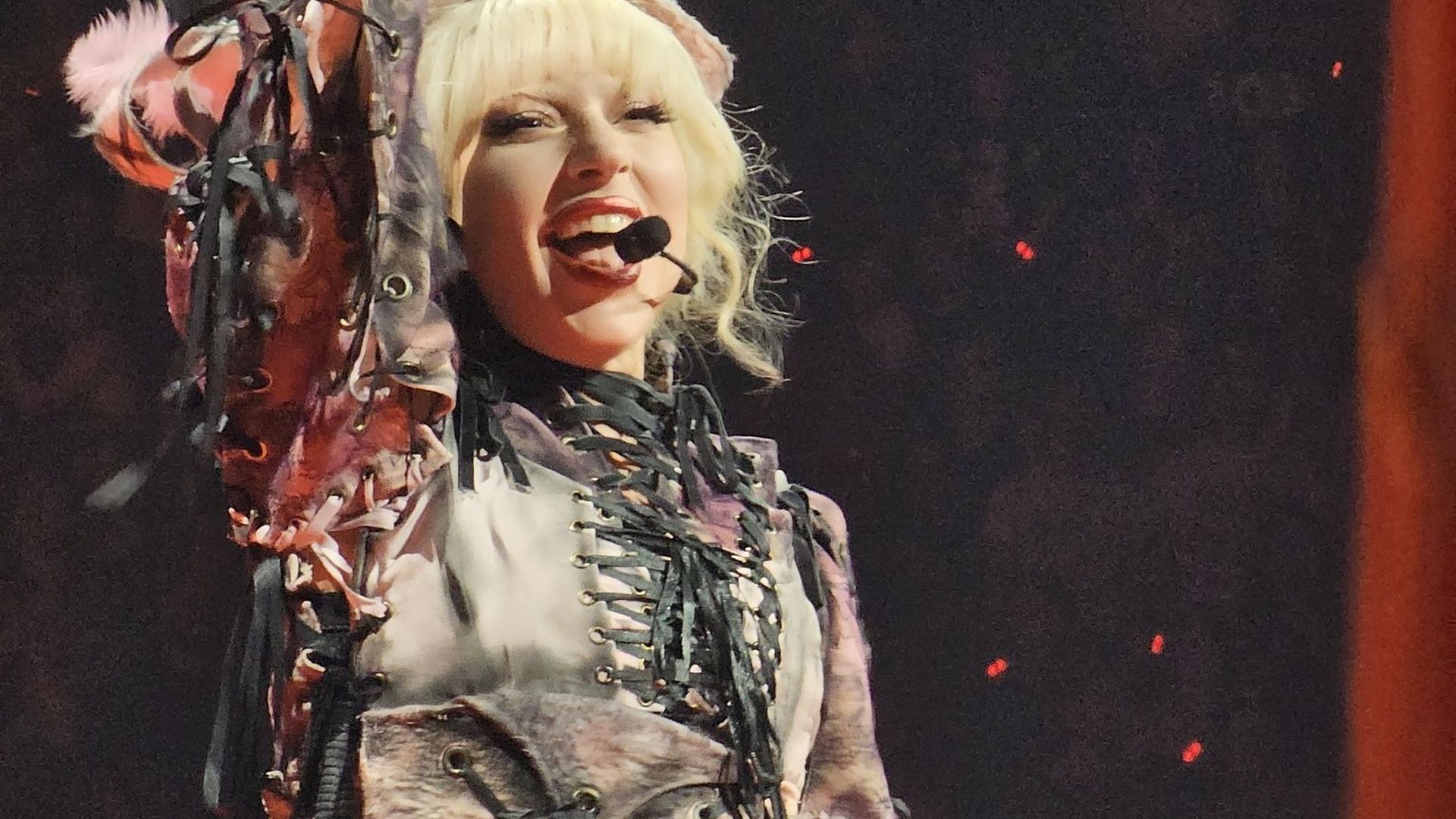 Lady Gaga ha confesado en el concierto que la última vez que actuó en Barcelona no estaba "en un buen momento"