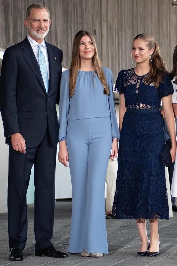 Leonor, con los pendientes de Letizia en los Princesa de Girona 2024, junto a su padre y su hermana