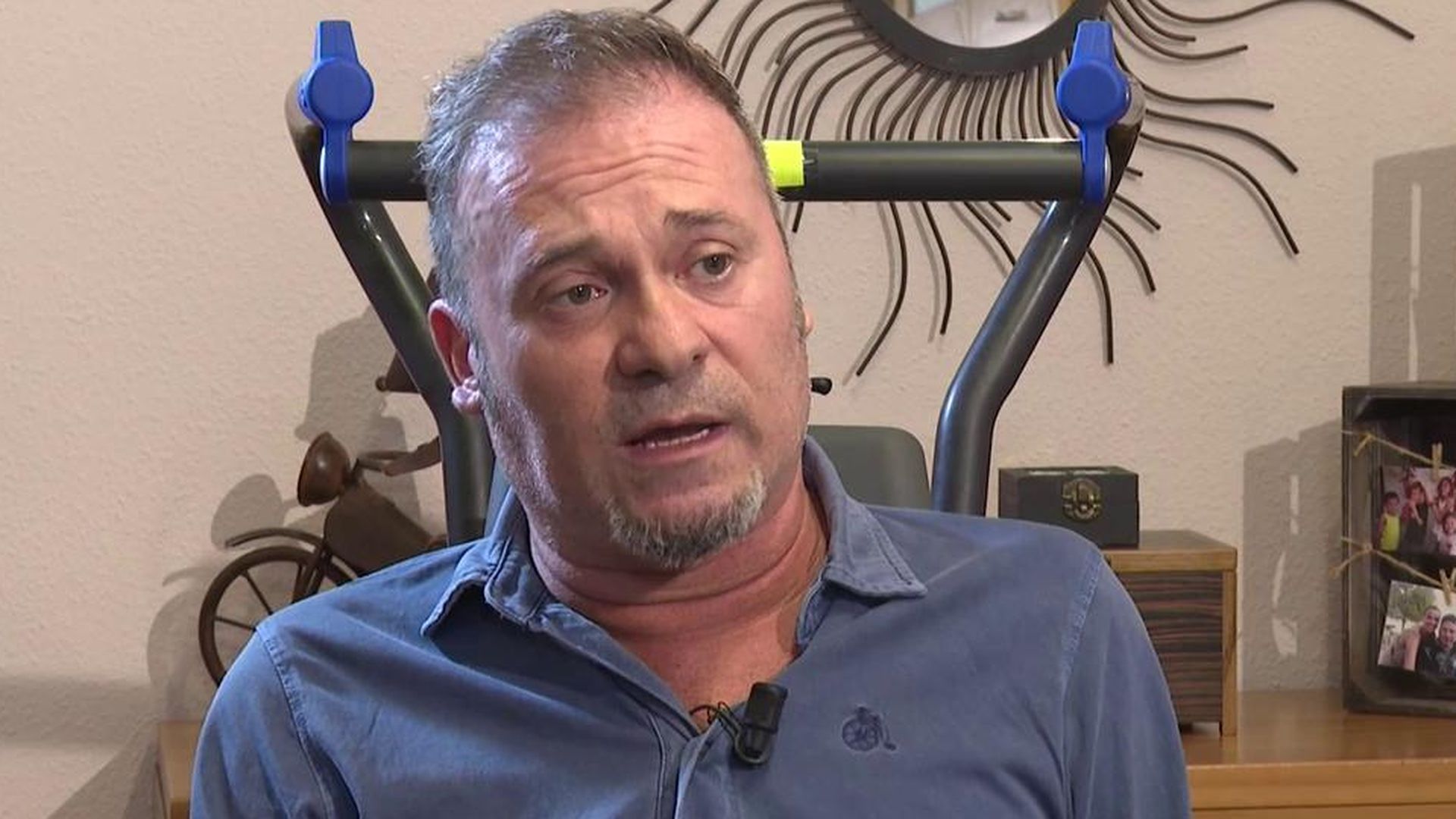 Los efectos de la DANA en el día a día: Boni, con una enfermedad degenerativa, sigue sin ascensor en casa Los efectos de la DANA en el día a día: Boni, con una enfermedad degenerativa, sigue sin ascensor en casa