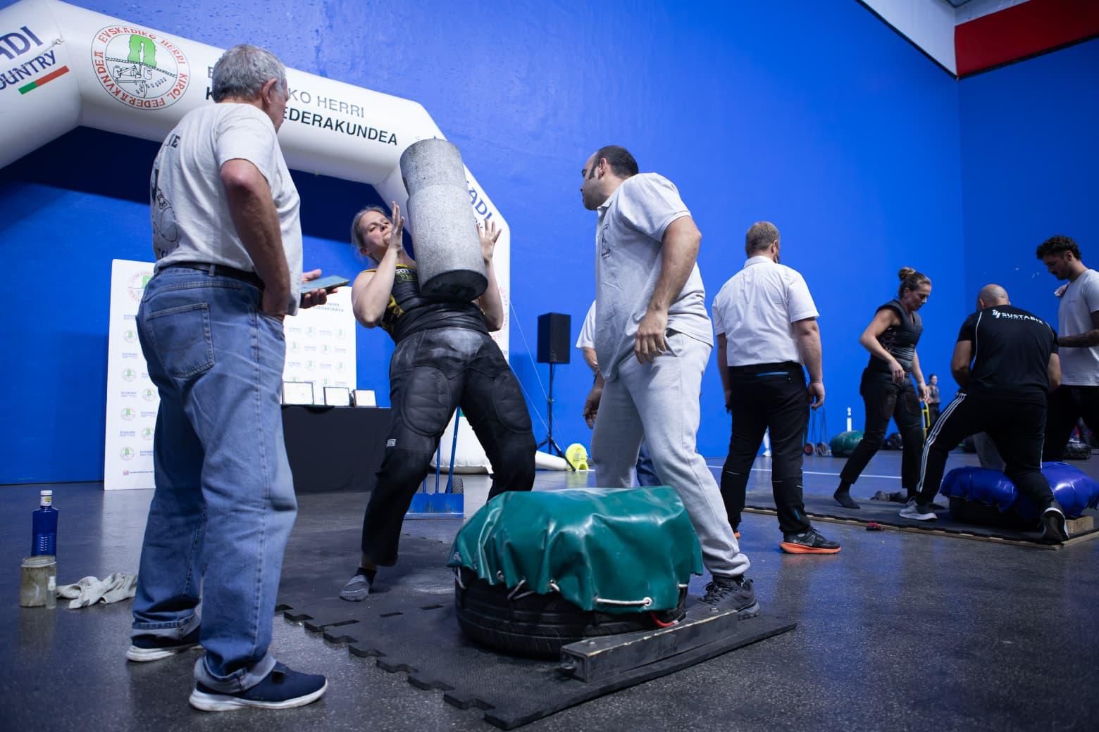 Nacida en Ferrol (Galicia) trabaja como cirujana en el Hospital de Cruces desde 2019