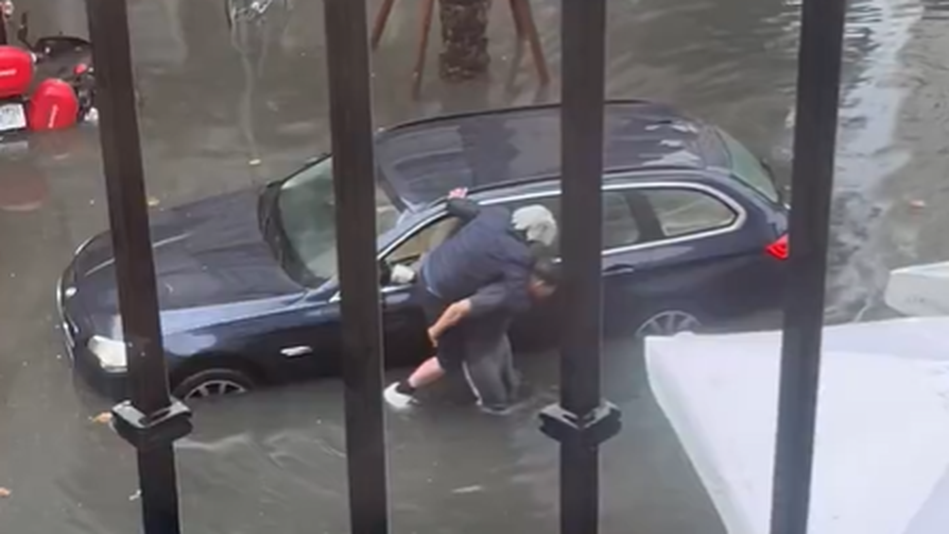 Se producen los primeros rescates en Sevilla ante la intensa borrasca que sacude a Andalucía