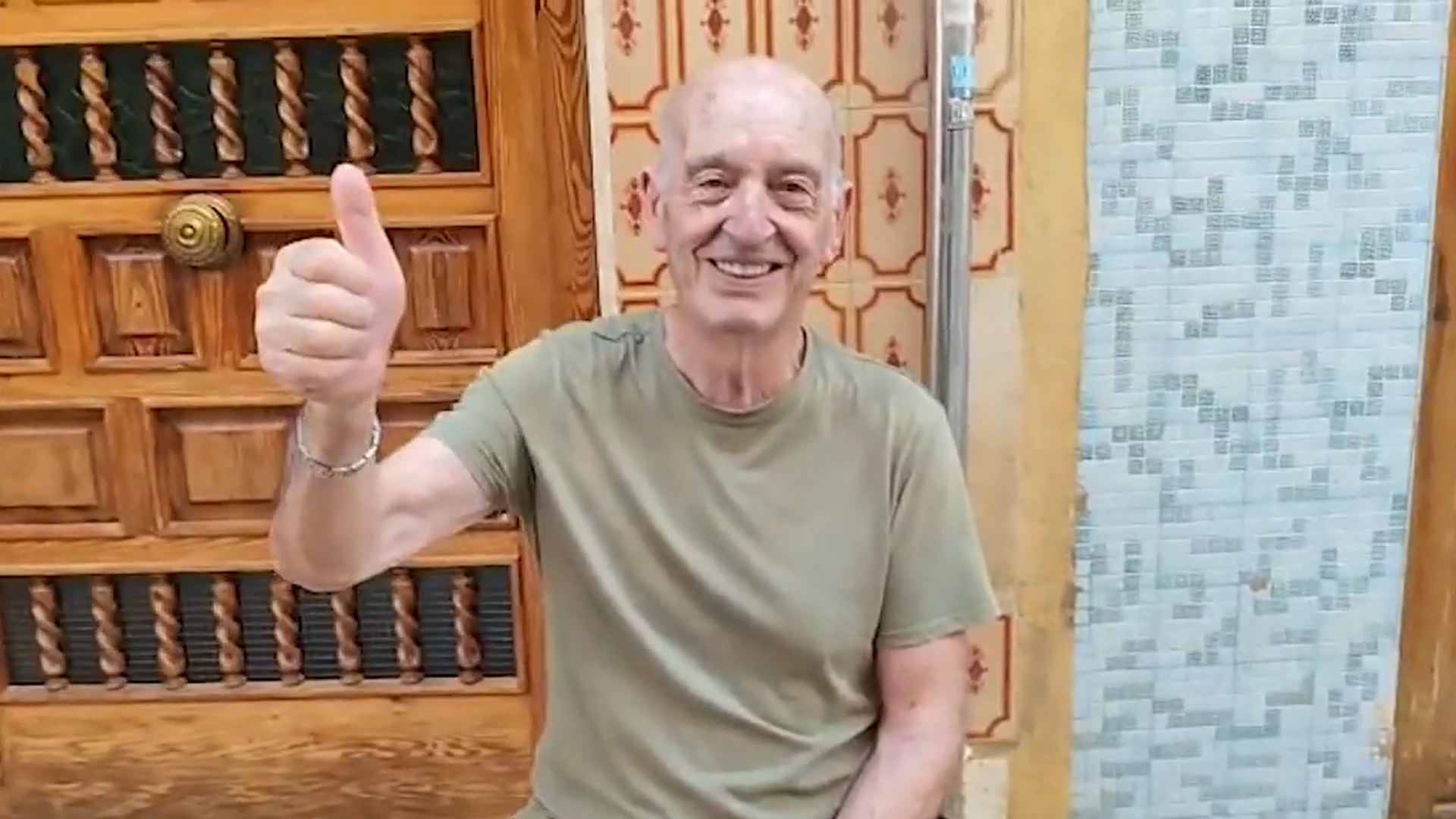 Vicent, alegre tras tener su casa recuperada gracias a la ayuda de voluntarios