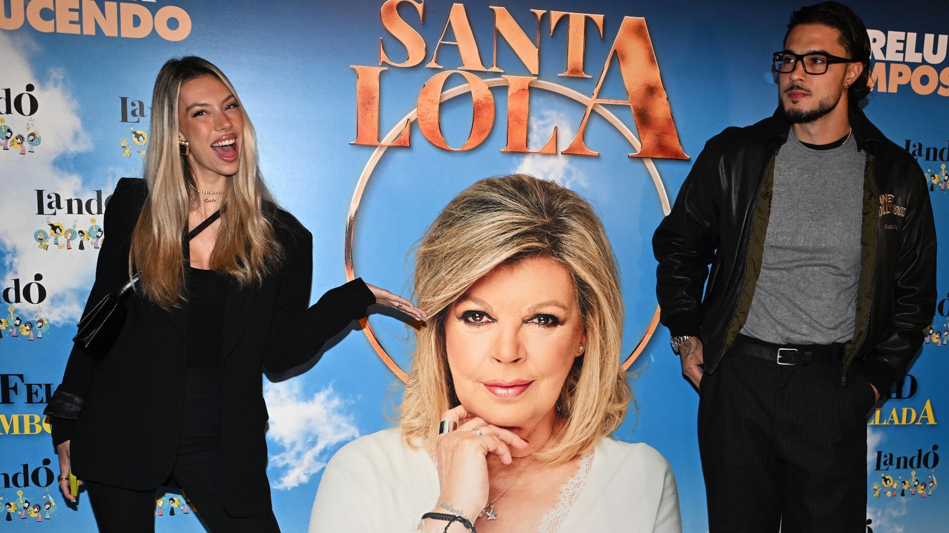 Alejandra Rubio y Carlo Costanzia, en el photocall del estreno de 'Santa Lola' en Madrid