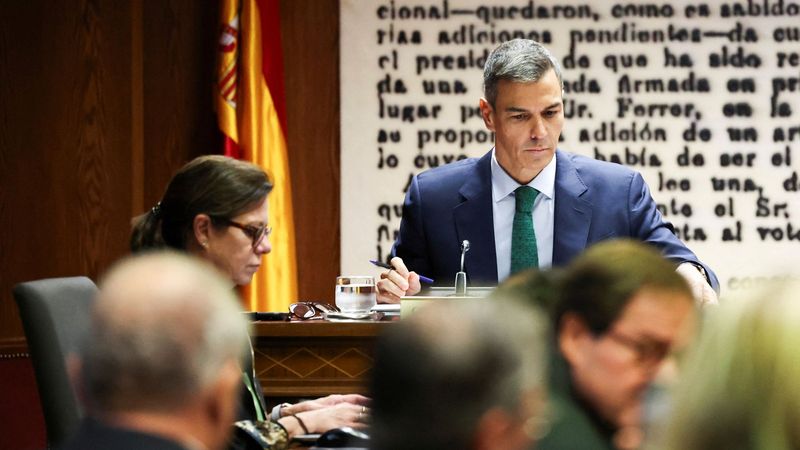 Tensión en la comparecencia de Pedro Sánchez en la comisión del Caso ...
