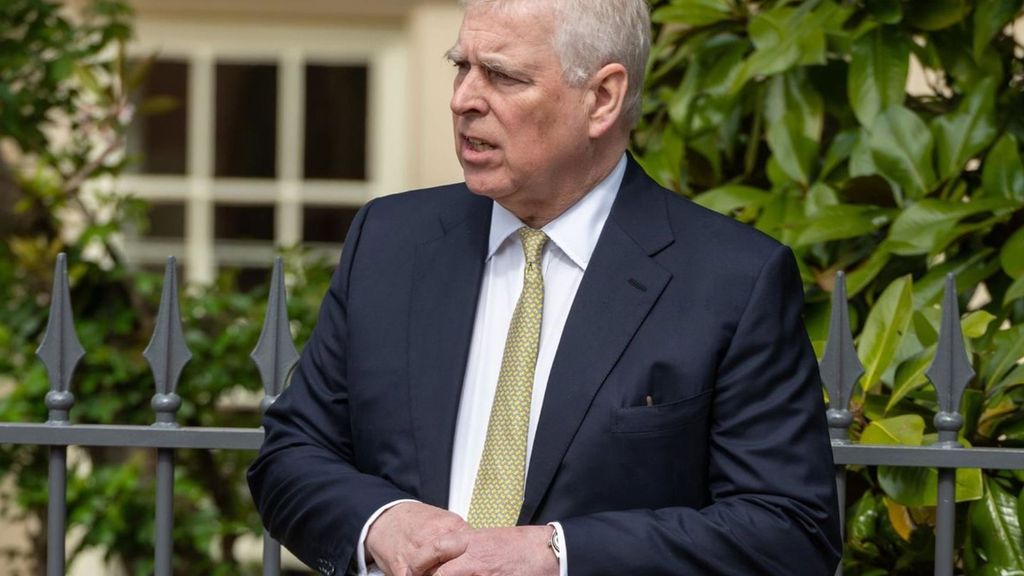 Andrés deja de ser príncipe y será expulsado de Windsor por las acusaciones de vínculos con Epstein