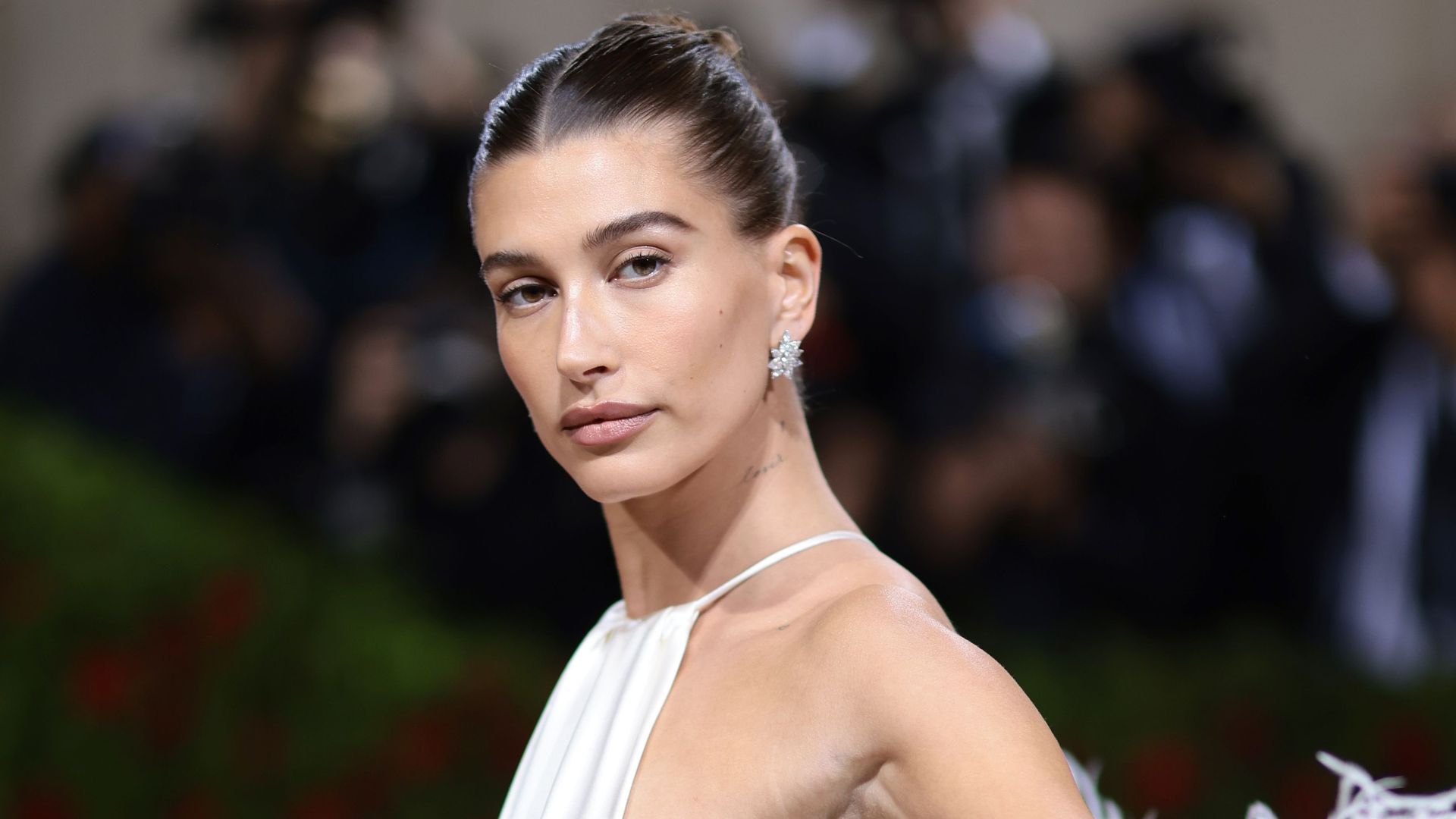 Hailey Bieber demandada por el nombre de su nueva marca de productos para el cuidado de la piel