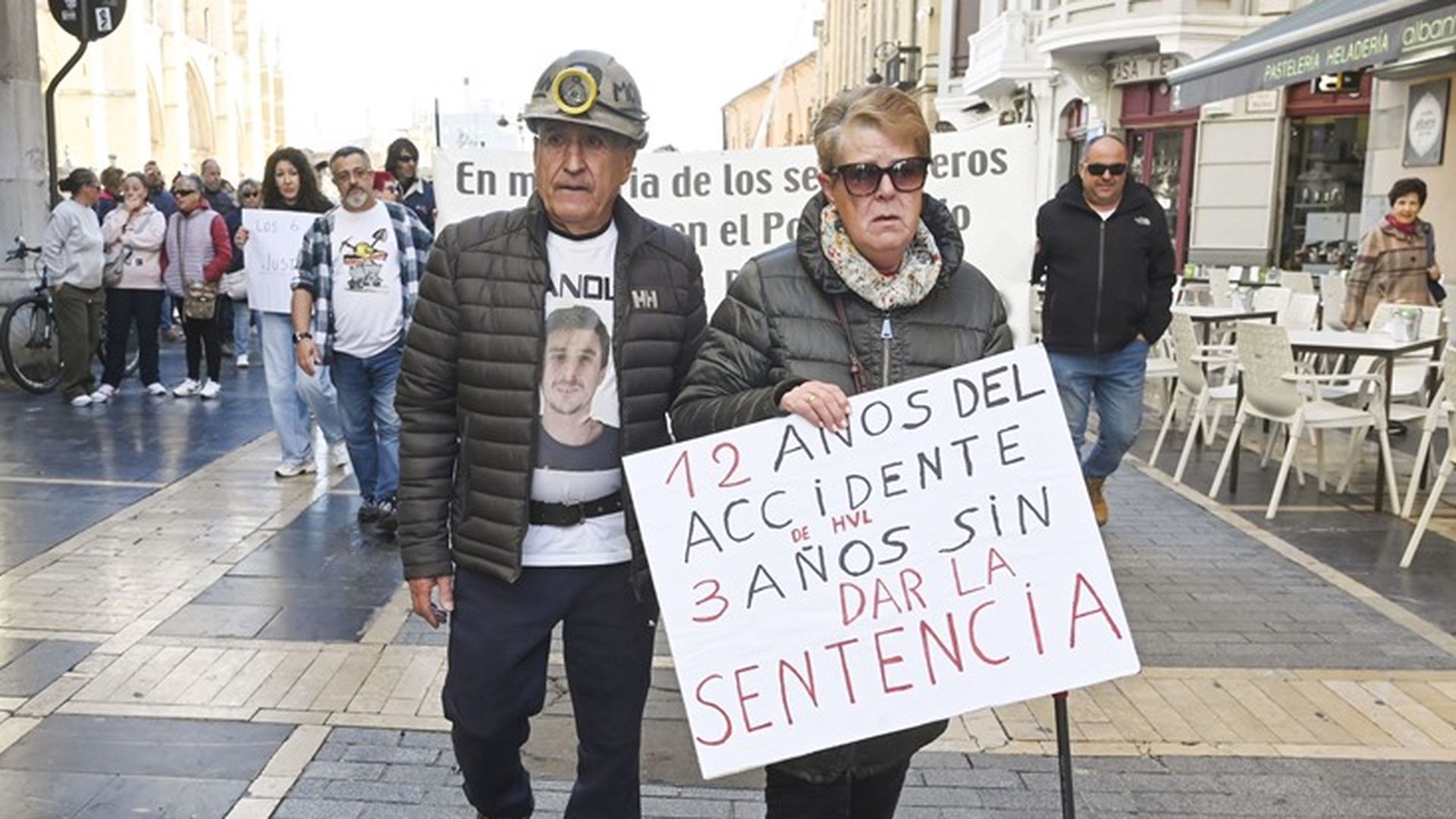 Imagen de la concentración por los seis mineros muertos en el Pozo Emilio del Valle en 2013