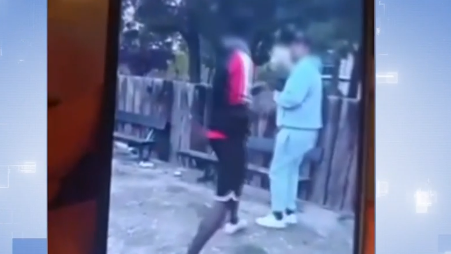 Impactantes imágenes de una salvaje paliza a un joven con discapacidad: "La familia está destrozada" Impactantes imágenes de una salvaje paliza a un joven con discapacidad: "La familia está destrozada"