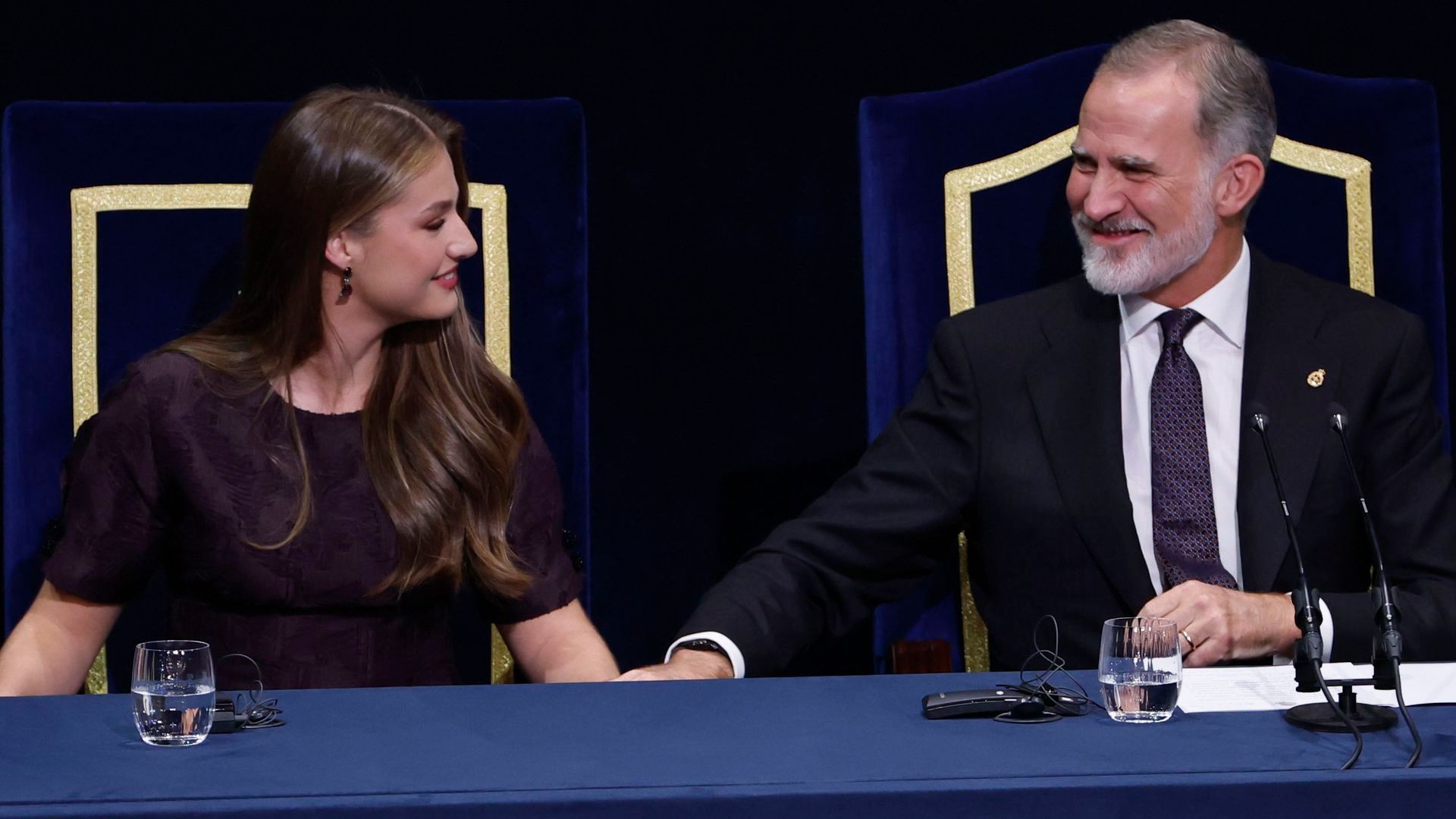 La princesa Leonor y el rey Felipe en los Premios Princesa de Asturias 2025