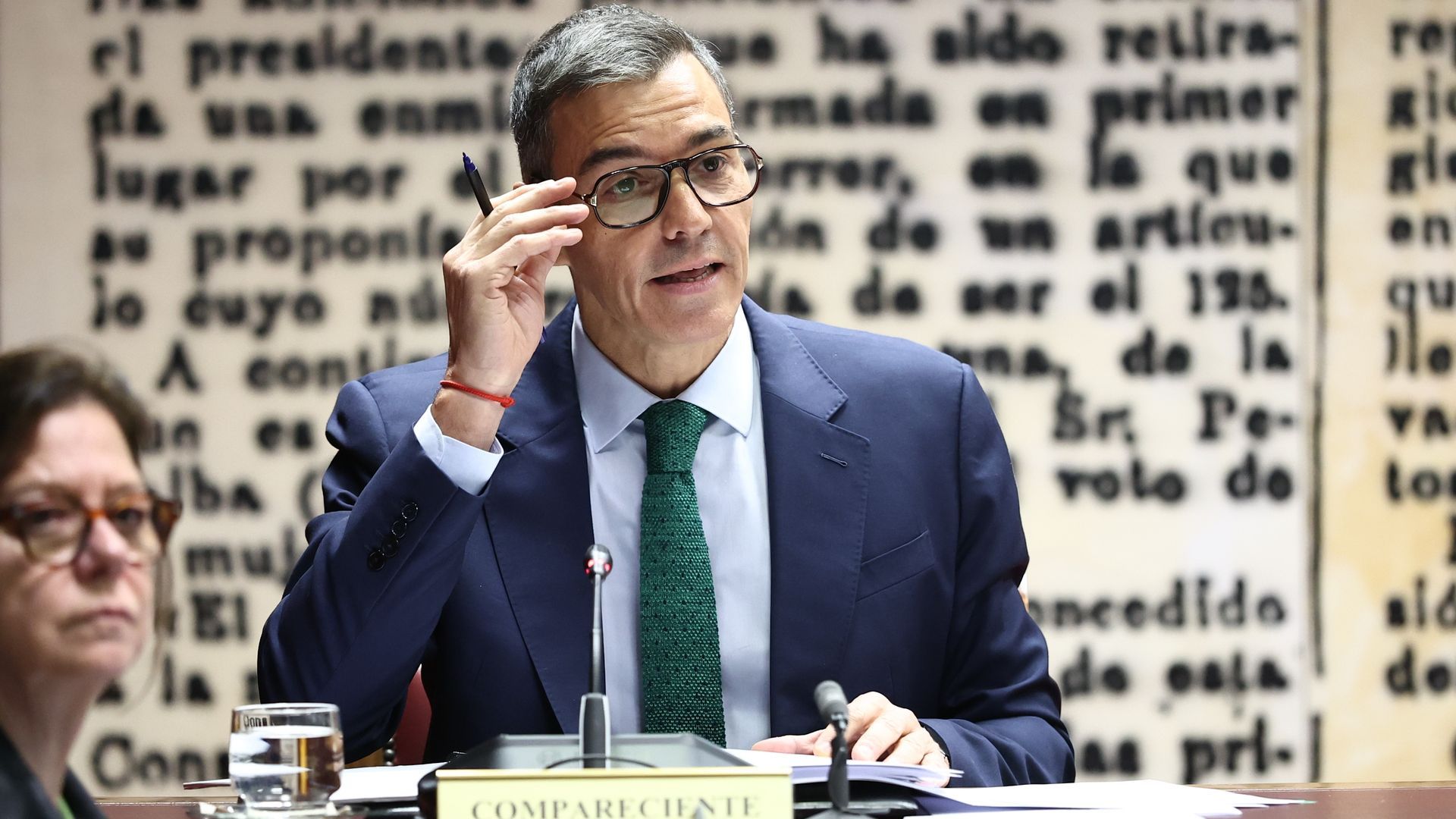 Las gafas de Pedro Sánchez, también protagonistas en su comparecencia en la comisión del caso Koldo en el Senado