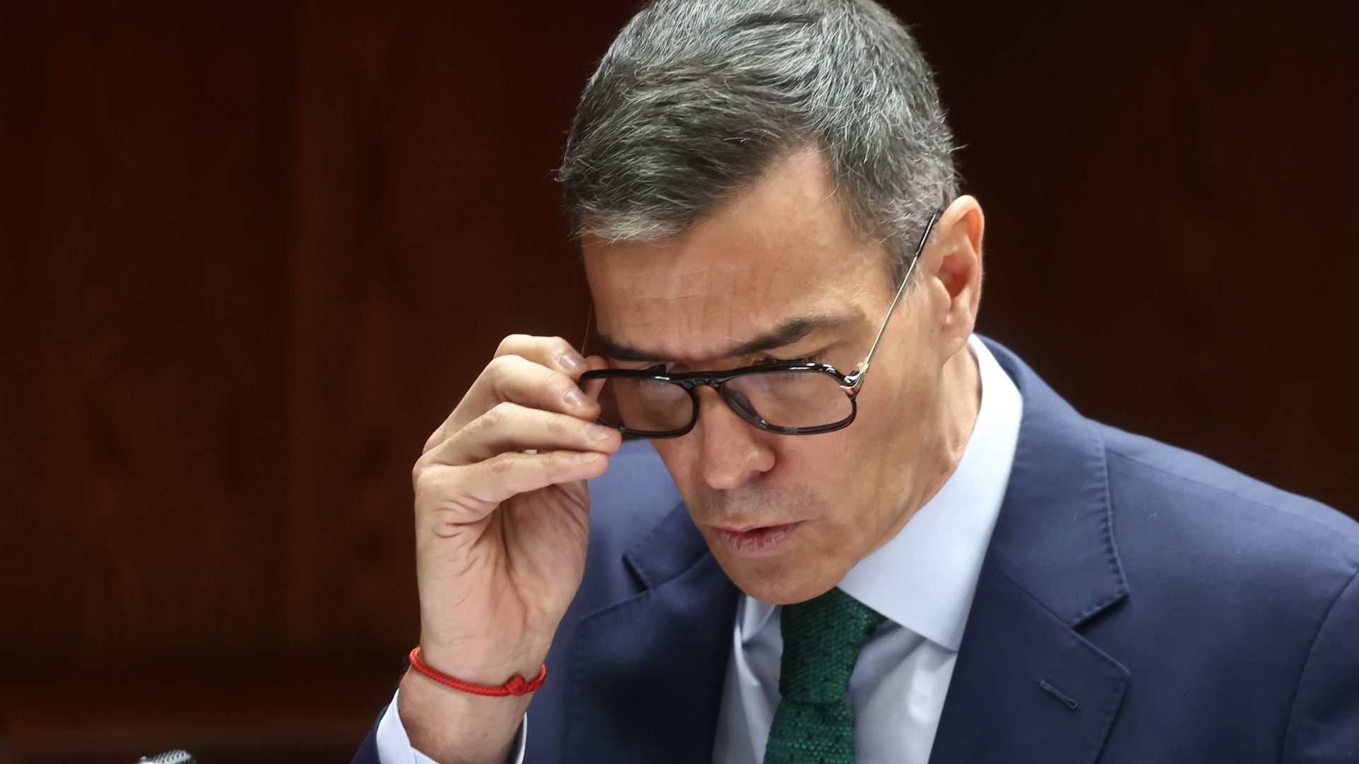 Pedro Sánchez, con gafas en la comisión de investigación del caso Koldo en el Senado