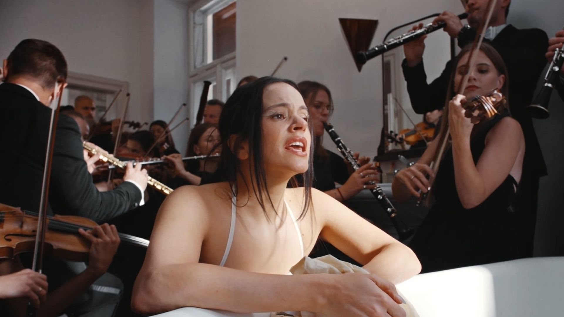 Videoclip de 'Berghain' de Rosalía Videoclip de 'Berghain' de Rosalía